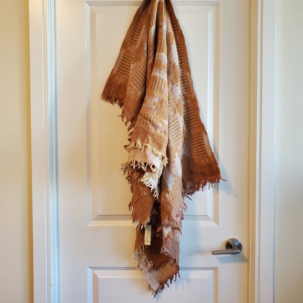 Wilfred Totem Blanket Scarf 100% Wool - Aritzia